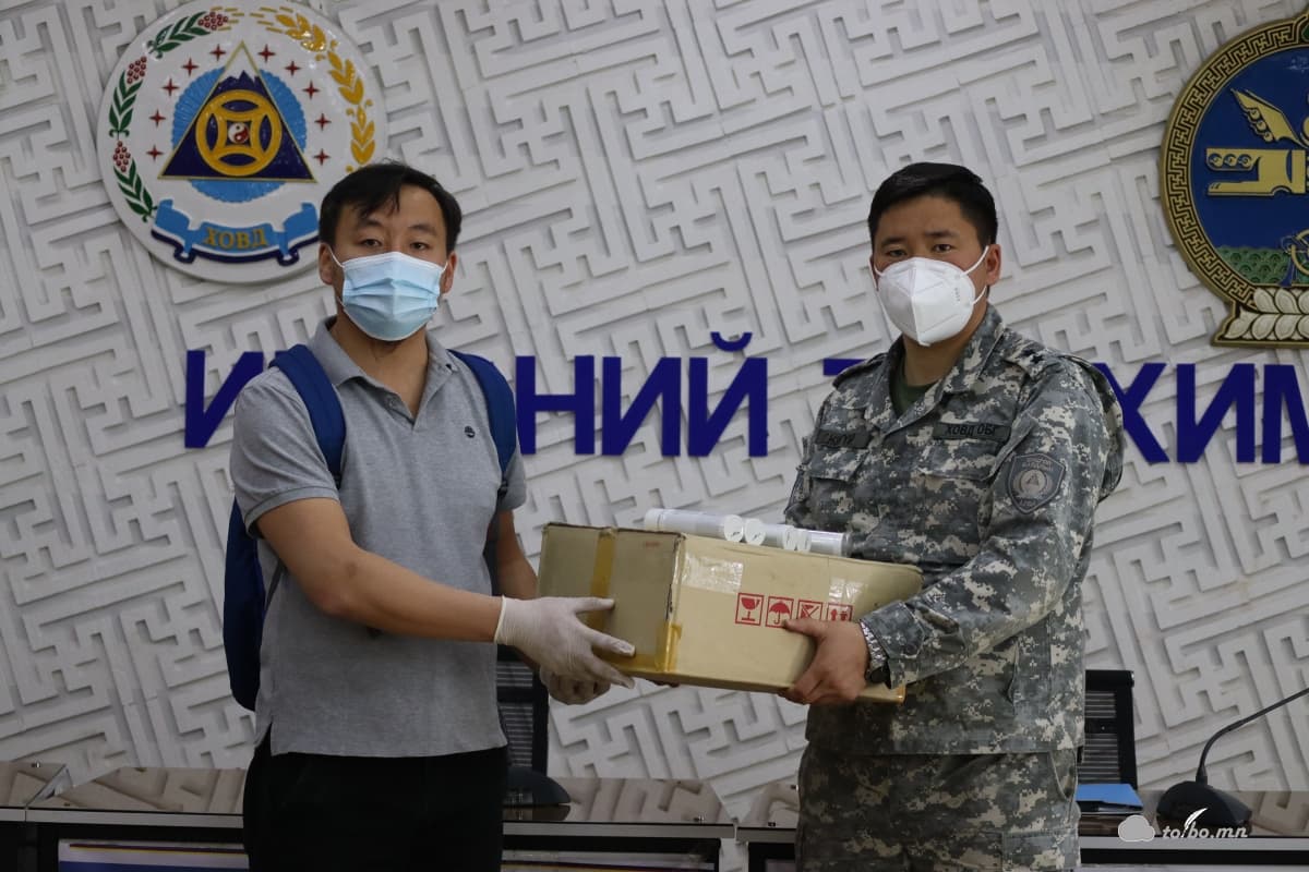 Жаргалант сумын ИТХ-ын төлөөлөгч С.Болдсайхан АОК-д 400 ширхэг гар ариутгагч гарын саван тос хандивлалаа