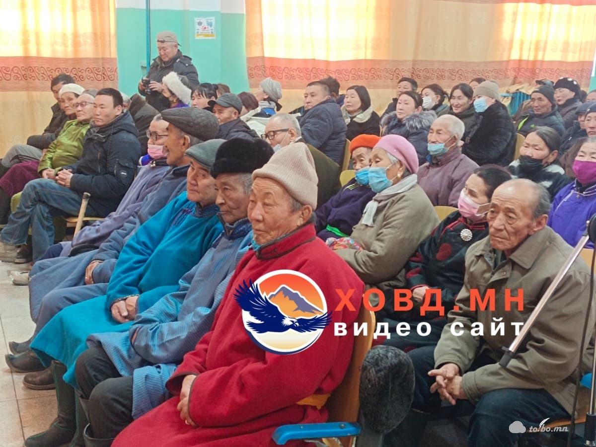 УИХ-ын гишүүн Ш.Адьшаа Манхан сумын иргэдтэй уулзаж байна