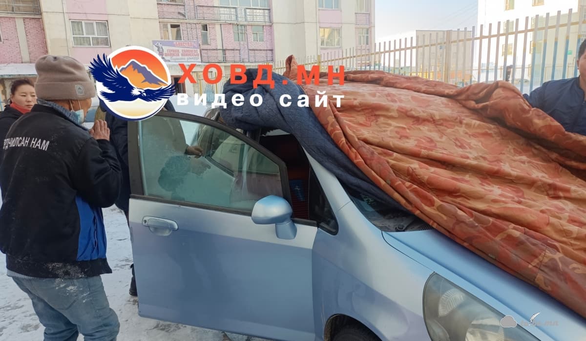 Авто машинаас хулгай хийсэн байж болзошгүй иргэнийг цагдаагийн алба хаагчдад хүлээлгэн өглөө