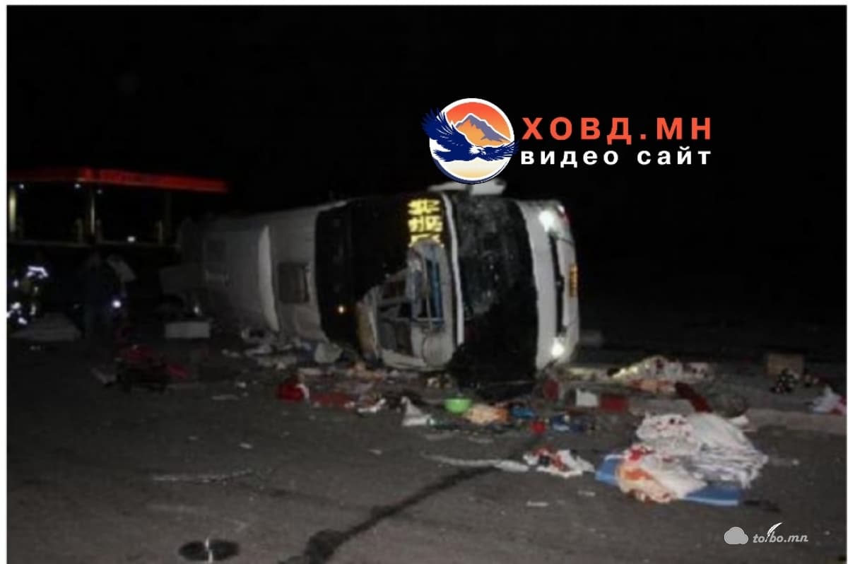 Ховд аймаг руу 21 зорчигчтой зорчиж явсан автобус осолдож нэг хүн нас баржээ