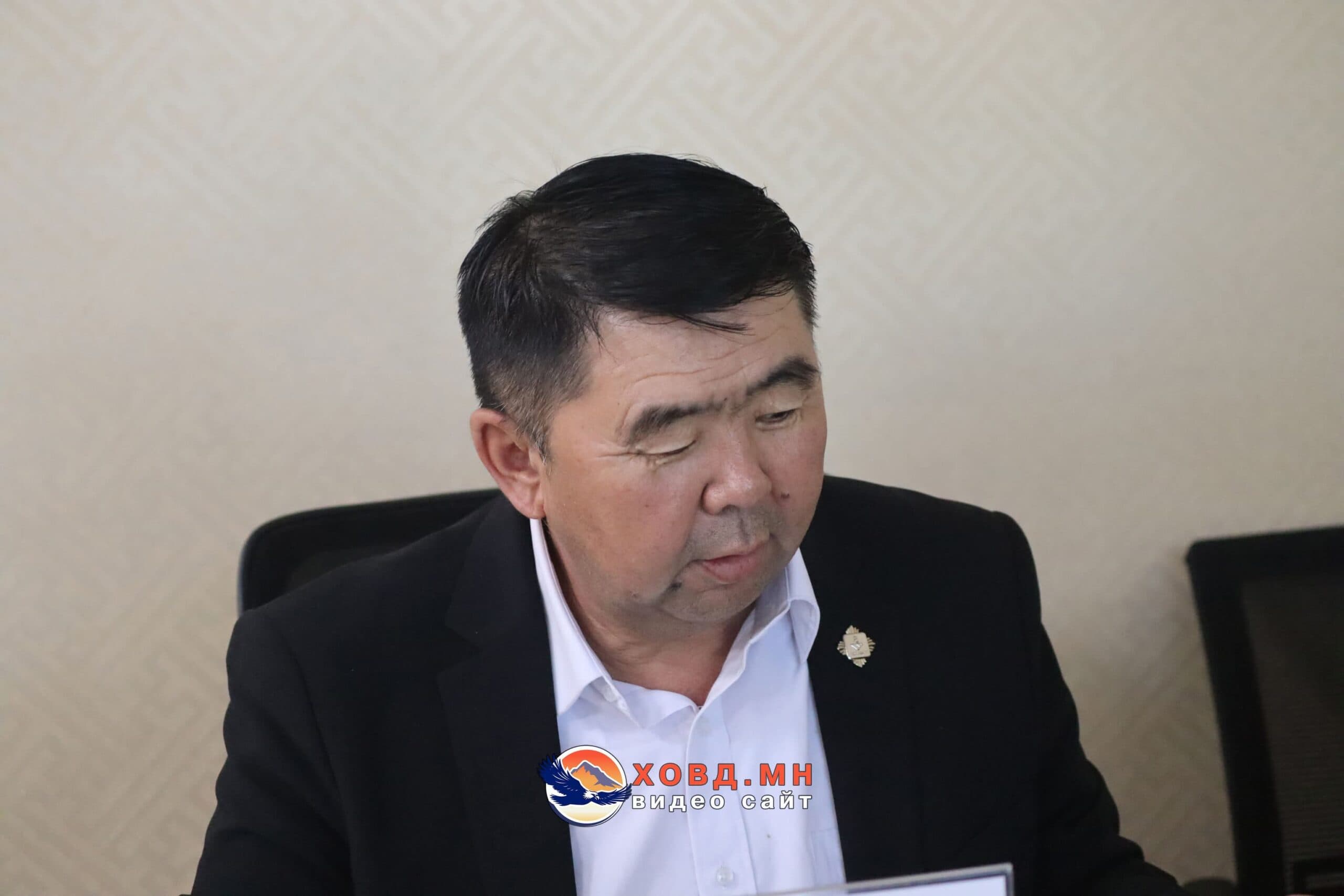 Иргэдийг сонсох 7043-1111 төв дээр өнөөдөр БТСГ-ын дарга Б.Бямбажав ажиллав