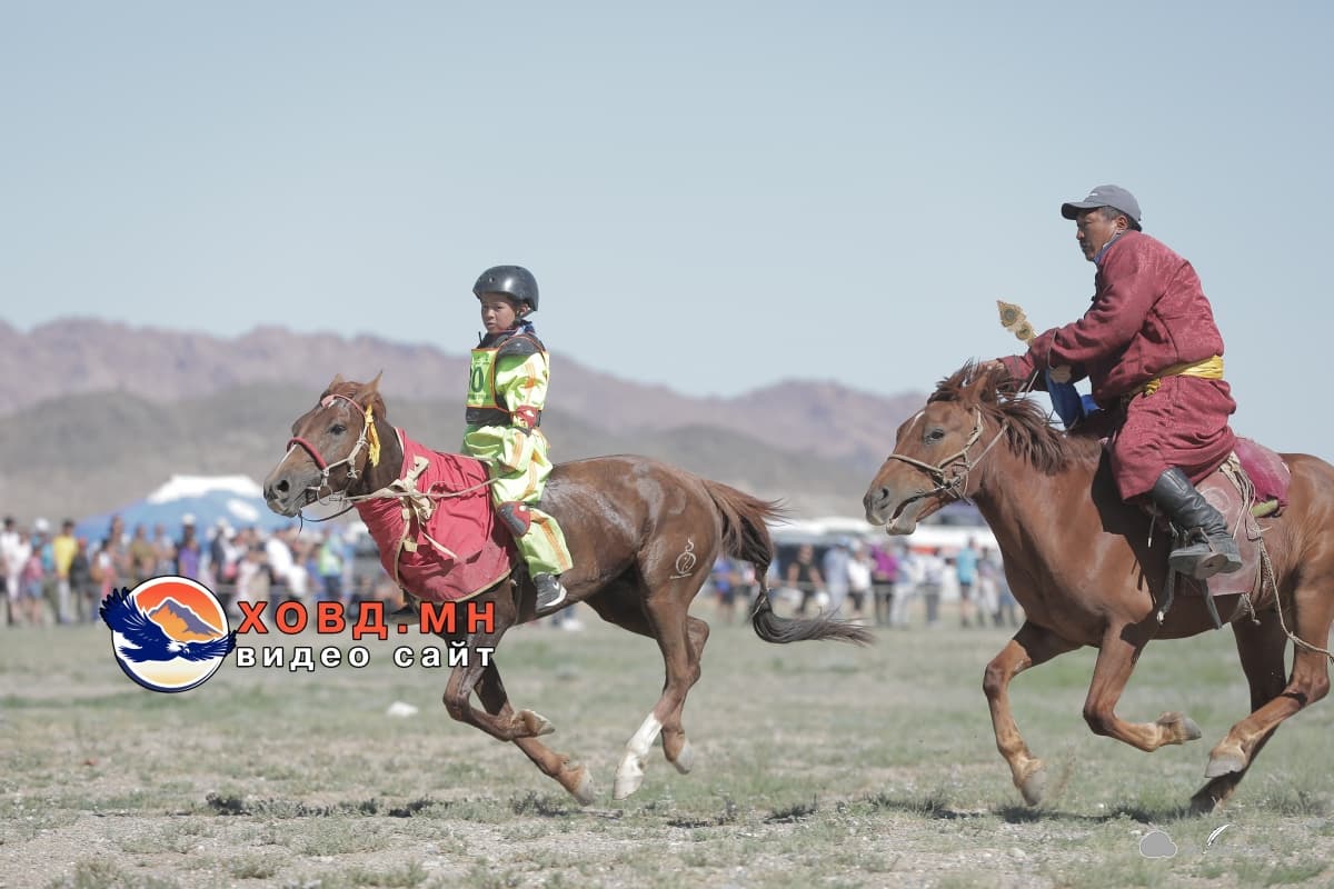 Батцагааны Тэмүүжингийн хийморь халзан Азарга аман хүзүүнд хурдаллаа.