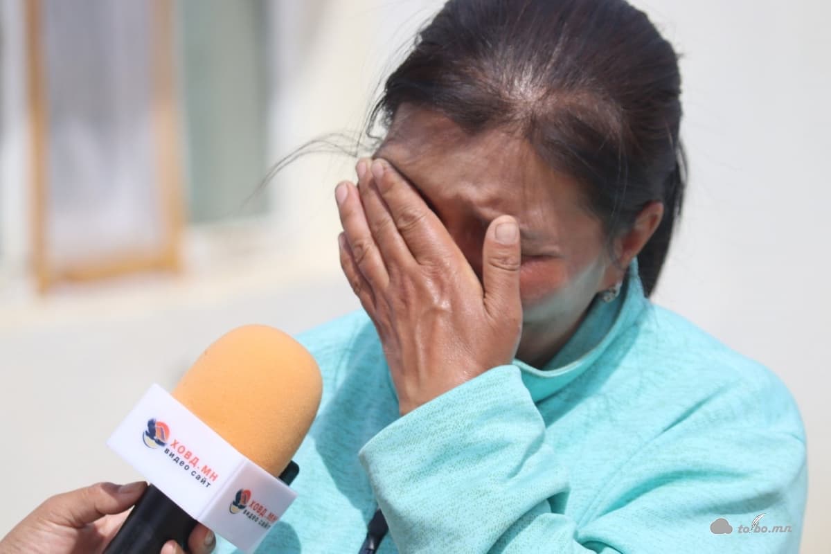 Өрх толгойлсон 4 хүүхэдтэй эмэгтэйд салсан нөхөр нь үргэлж хүчирхийлэл үйлддэг.