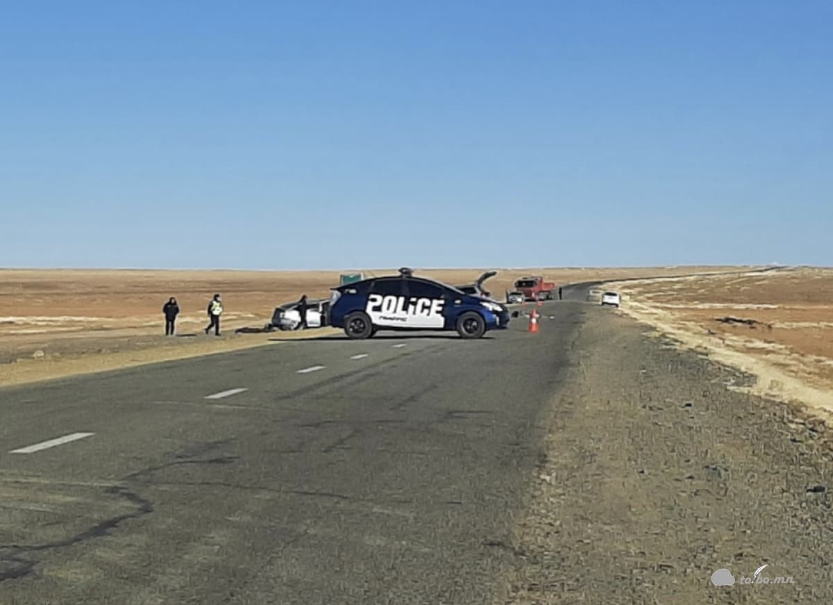 Хоёр зорчигчийг сумын эрүүл мэндийн төвд хүргэжээ.