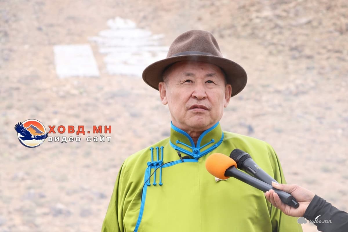 Ш.Адьшаа: Монголчуудын тусгаар тогтнолын бэлэгдэл болсон, Ховд хотын сүр хүчин болсон Баатархайрхан уулаа тахилаа.