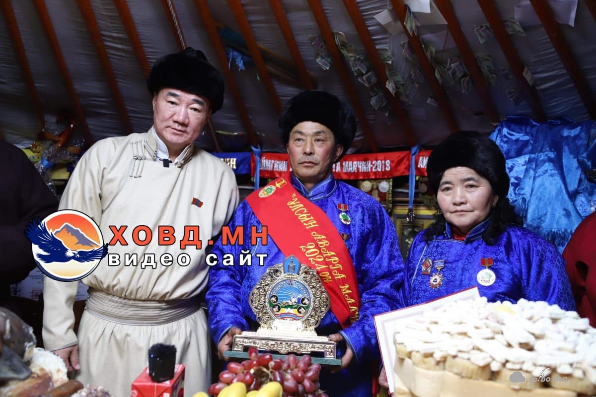 Дарви сумын Дэлгэр багийн малчин Д.Лхагвасүрэн Улсын аварга малчин боллоо.