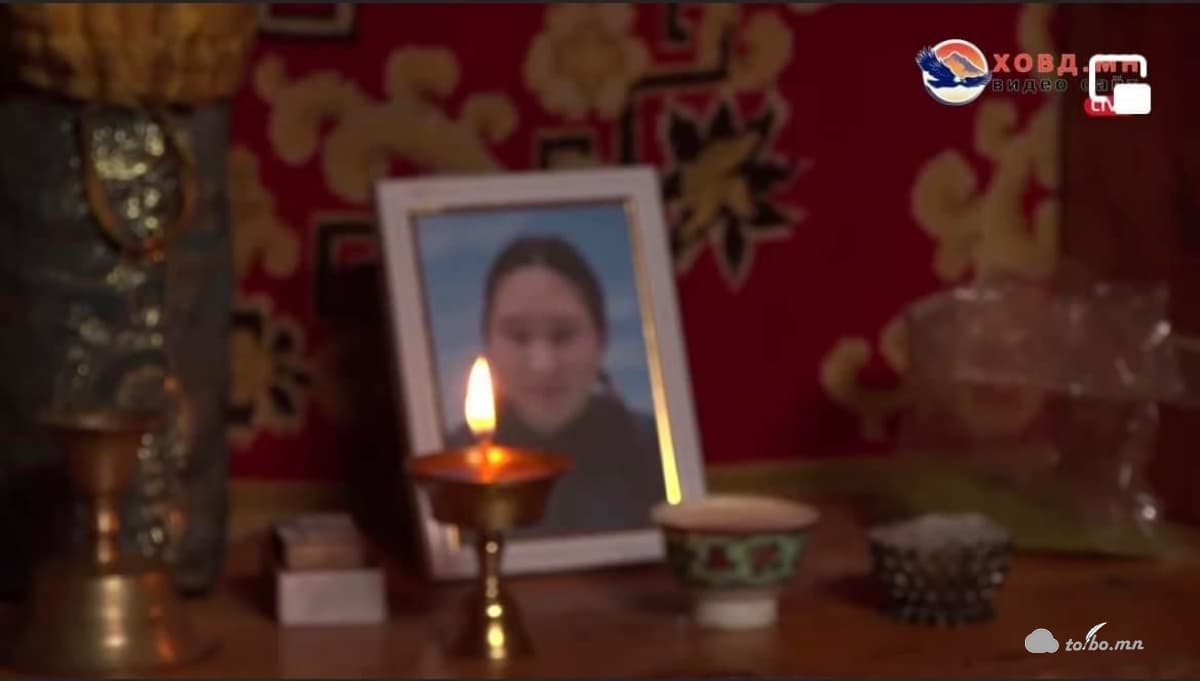 15 настай охины толгойд сандлаар цохиж гэмтээсэн Ж-ийн зорчих эрхийг 6 сараар хязгаарлажээ.