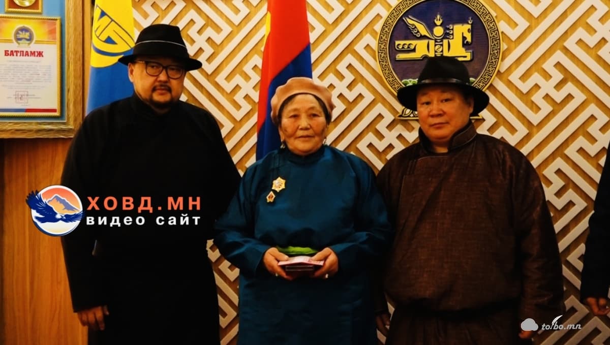 Ч.Дашням “Алтан гадас” одонгоор энгэрээ мялаалаа.