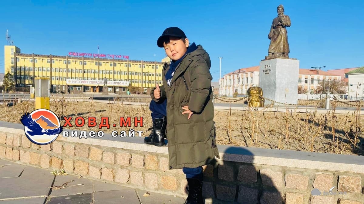 Б.Батэнэрэл: Урт насалж удаан жаргаж, үр хүүхдүүдийнхээ сайн явааг хараарай