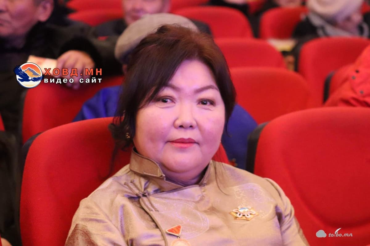 С.Хоролсүрэн улсад 26 жил ажиллажээ. Түүнийг “Алтан гадас” одонгоор шагналаа.