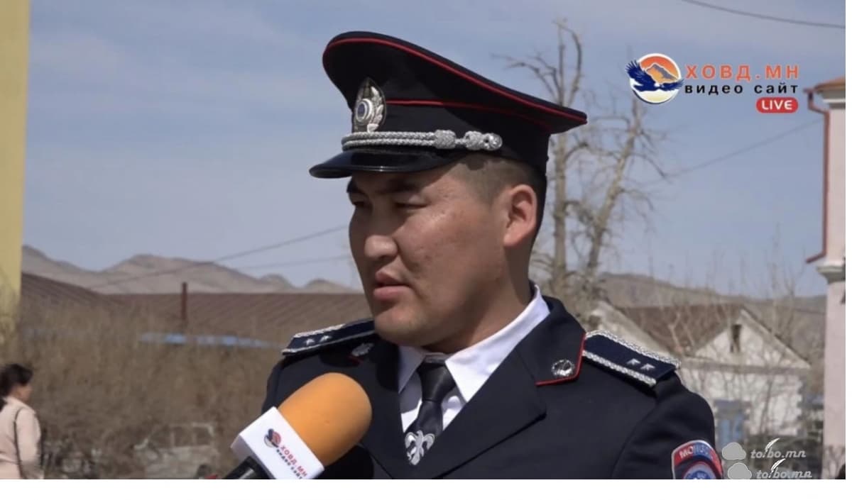 Цагдаагийн дэслэгч Б.Мөнхбаатарт яллах дүгнэлтийг нь гардуулан өглөө