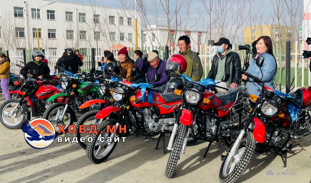 Улсын төсвийн хөрөнгө оруулалтаар багийн эмч нарыг унаажууллаа.