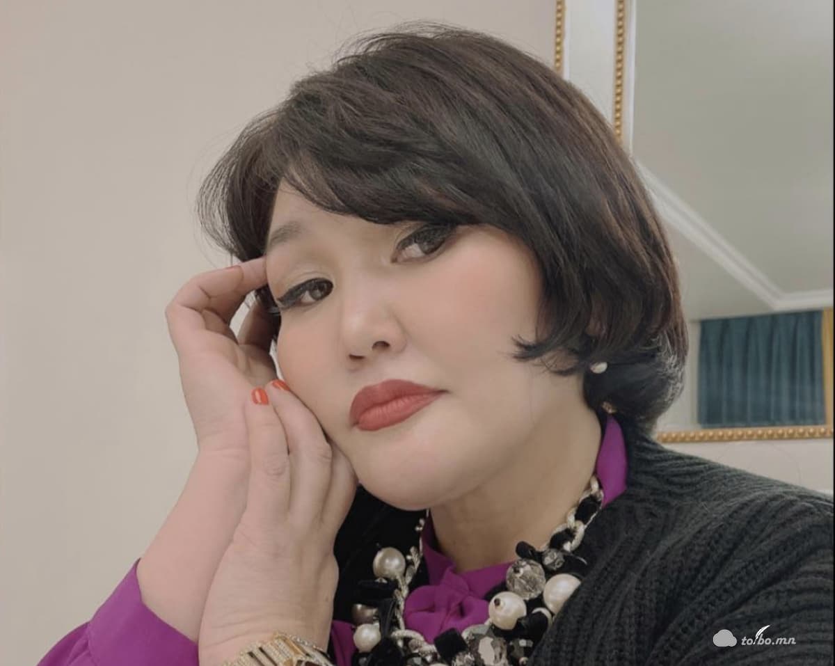 Яруу найрагч Ц.Хулан баригдахаасаа өмнө ингэж бичиж байжээ.