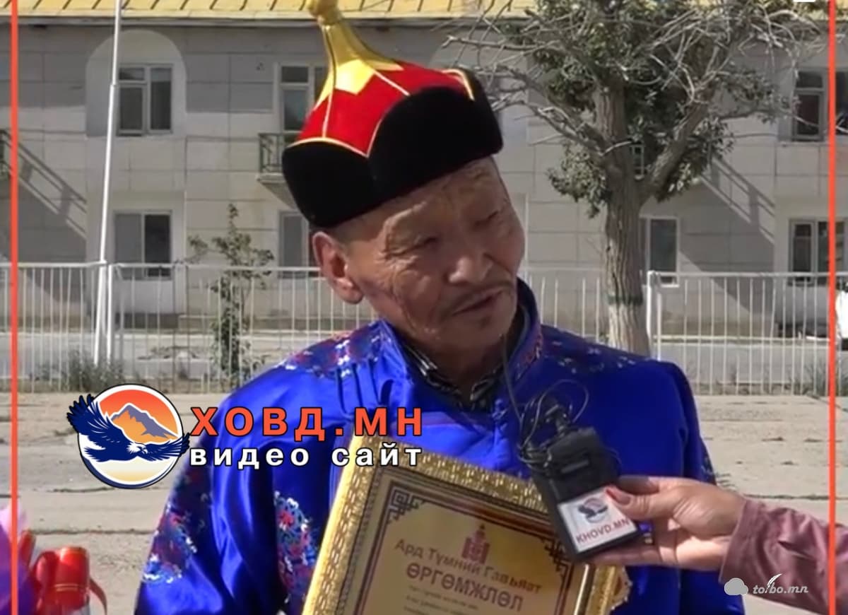 Г.Шомбо ард түмний гавьяат цол хүртлээ