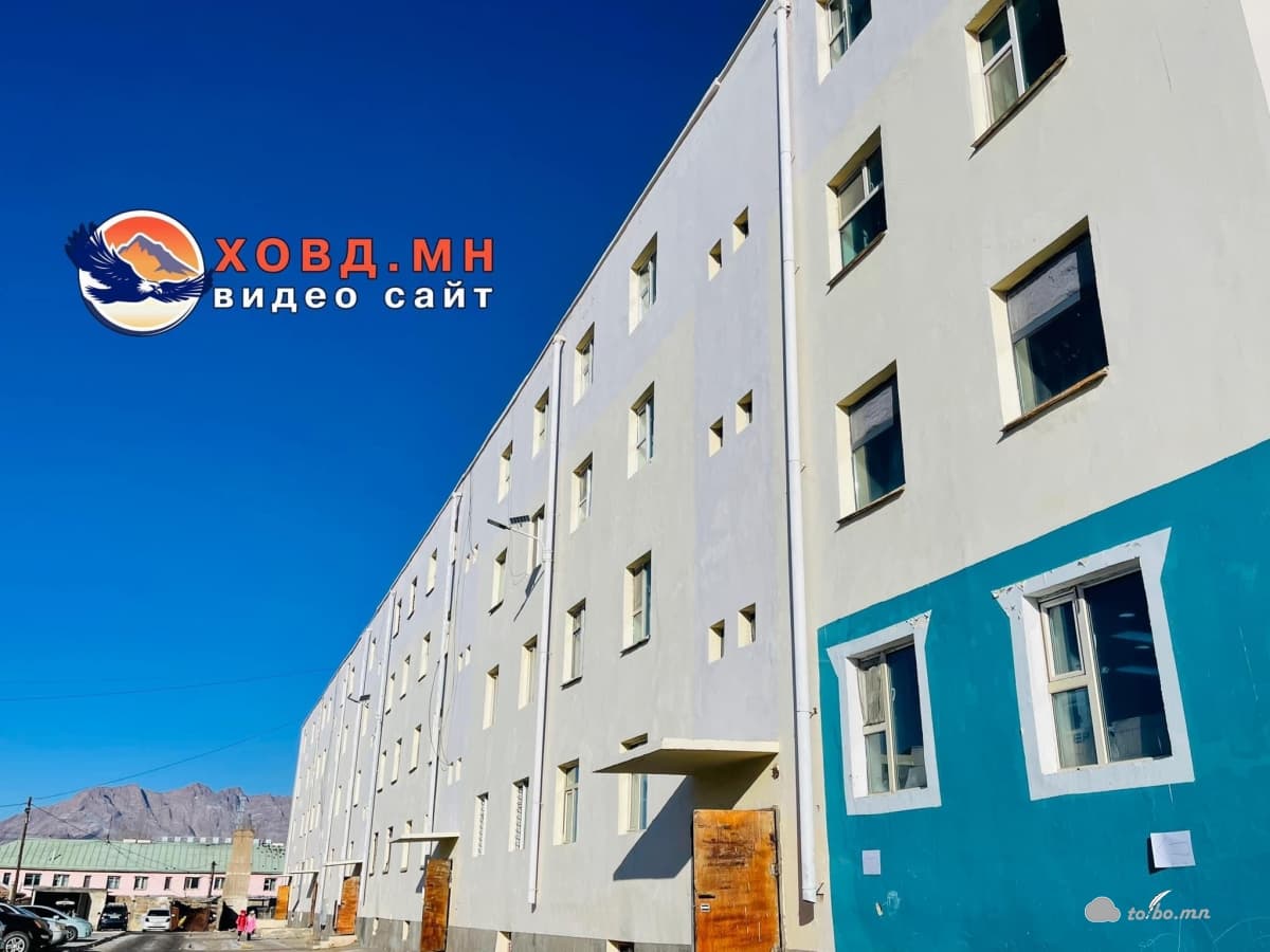 Хөршүүдээ устай нь залгуулж хаалтаа нээжээ.