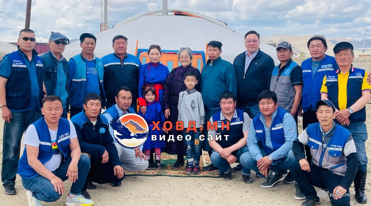 “Ач буян” тревел компанийн жолооч нар залуу хосуудыг өргөө цагаан гэртээ болголоо.