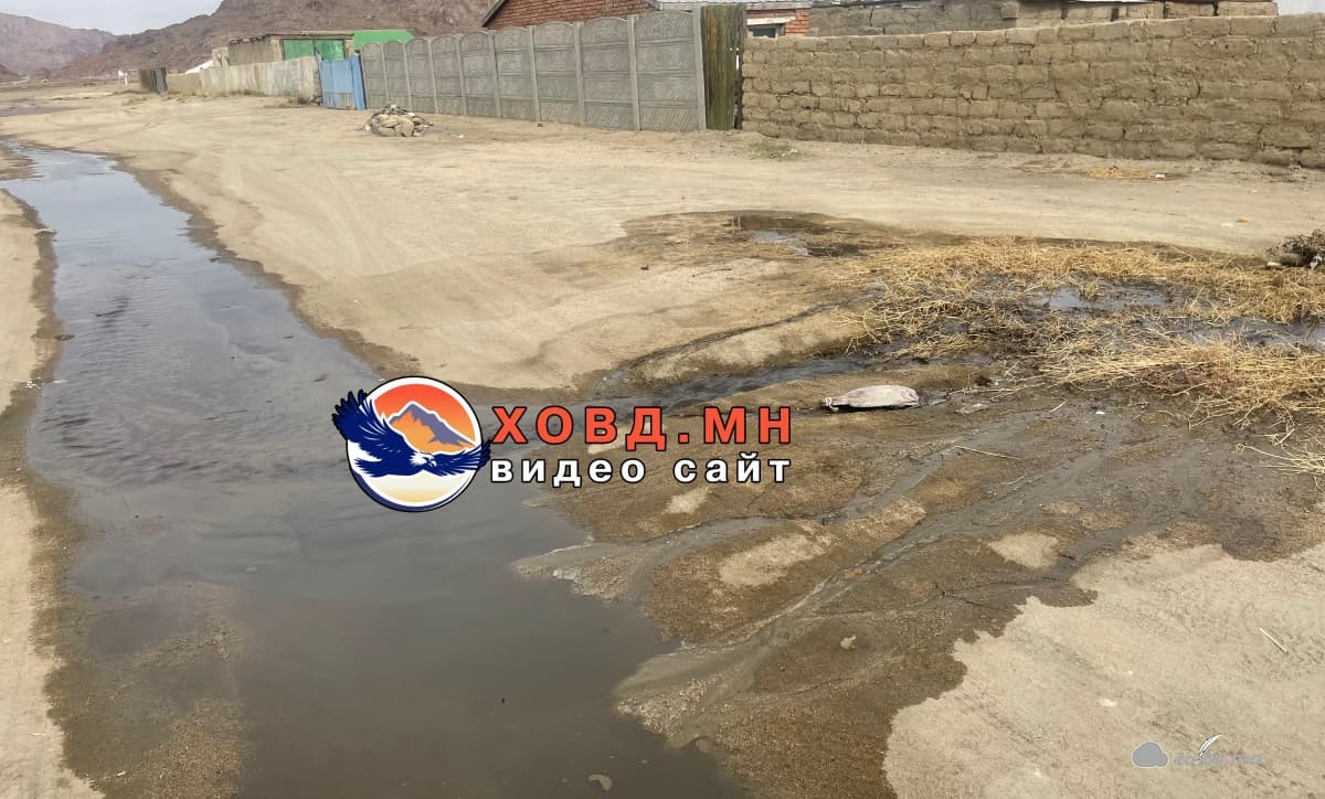 Бохирын шугам задарч айл өрхийн хашаа, гудамж талбай руу оржээ