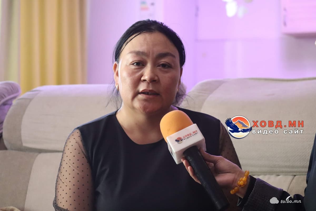 М.Отгонцэцэг: “Цэвэрлэгчмаа” гэж хэлсэн үгэндээ нийт багш нарынхаа өмнөөс уучлалт хүсье.