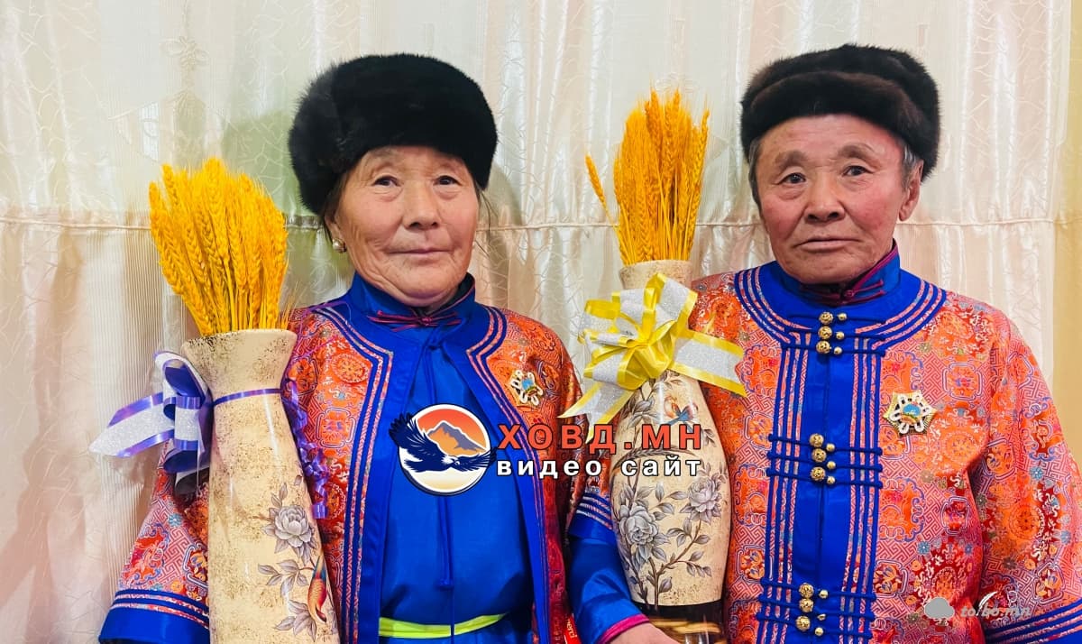 Ихэрүүд хос “Алтан гадас” одонгоор энгэрээ мялаалаа.