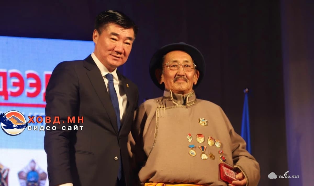 40 жил төмөр хүлэг жолоодсон түүнийг “Алтан гадас одонгоор шагналаа.