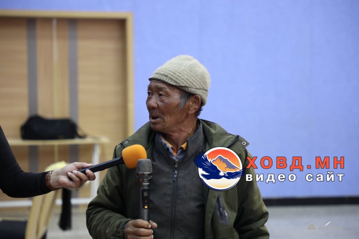 Малаа хотон дотор нь олноор нь үхүүлж буй иргэд уйлж бухимдаж байна.